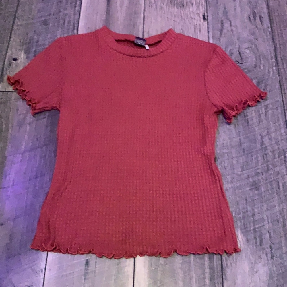 maroon shirt, ripples on sleeves and bottom